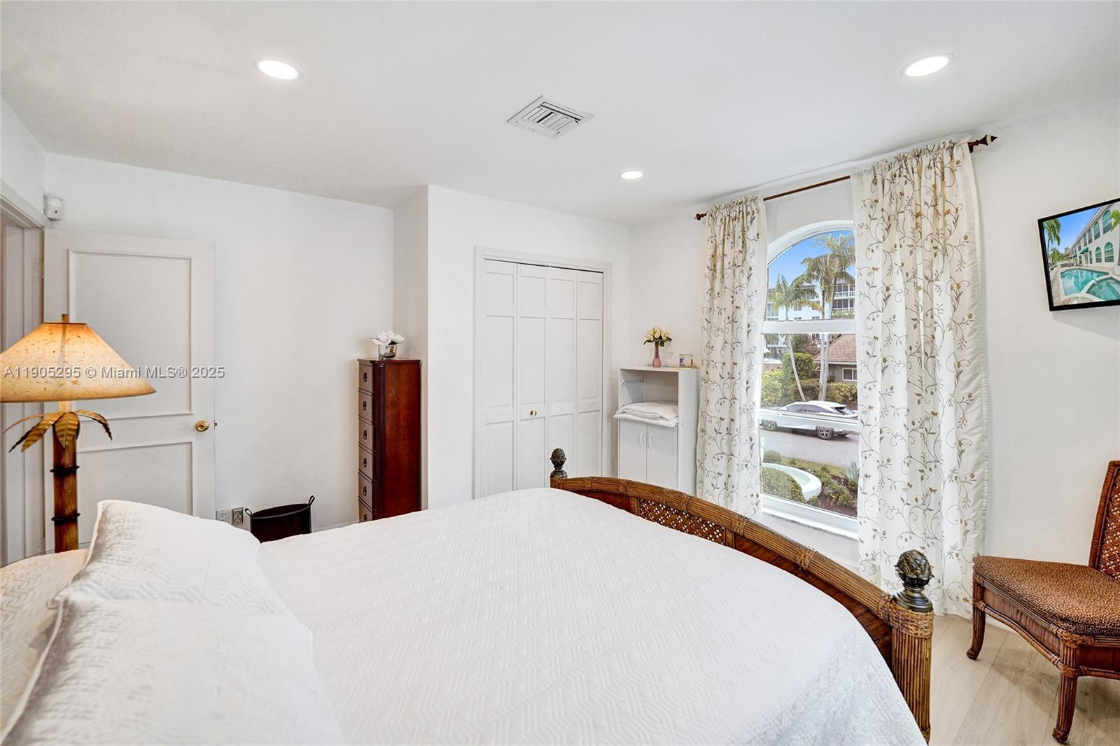 2889 NE 35th St, Fort Lauderdale FL 33306