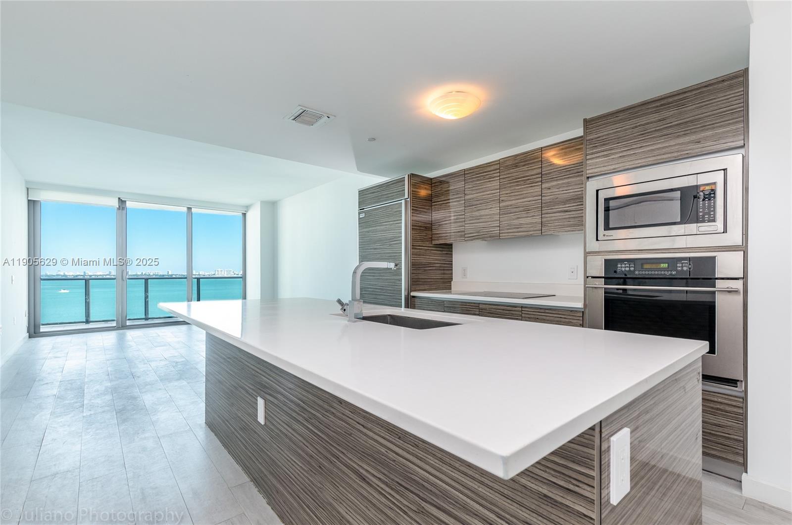 460 NE 28th St #1905, Miami FL 33137