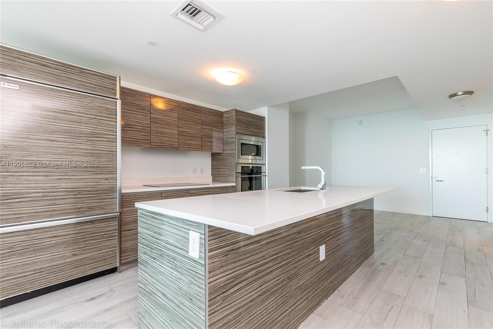 460 NE 28th St #1905, Miami FL 33137