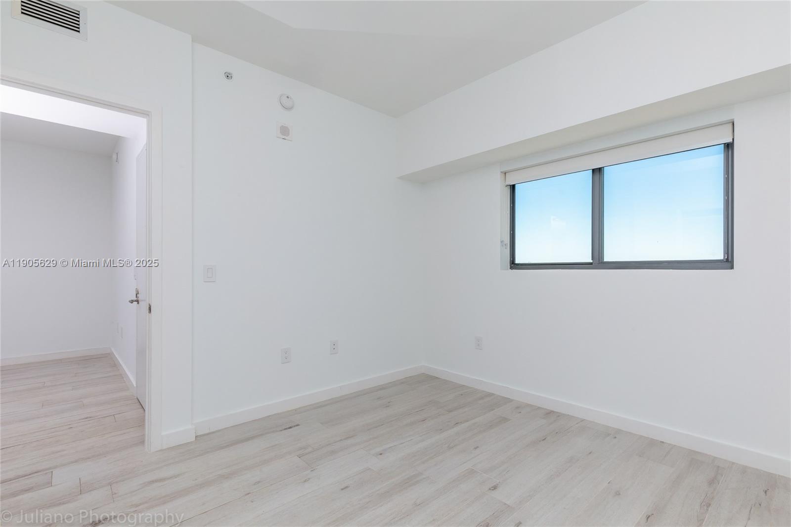460 NE 28th St #1905, Miami FL 33137
