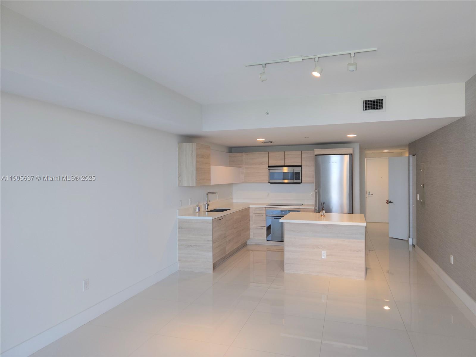 16385 N Biscayne Blvd #2704, North Miami Beach FL 33160