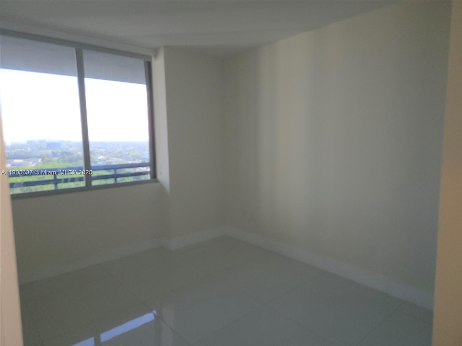 16385 N Biscayne Blvd #2704, North Miami Beach FL 33160