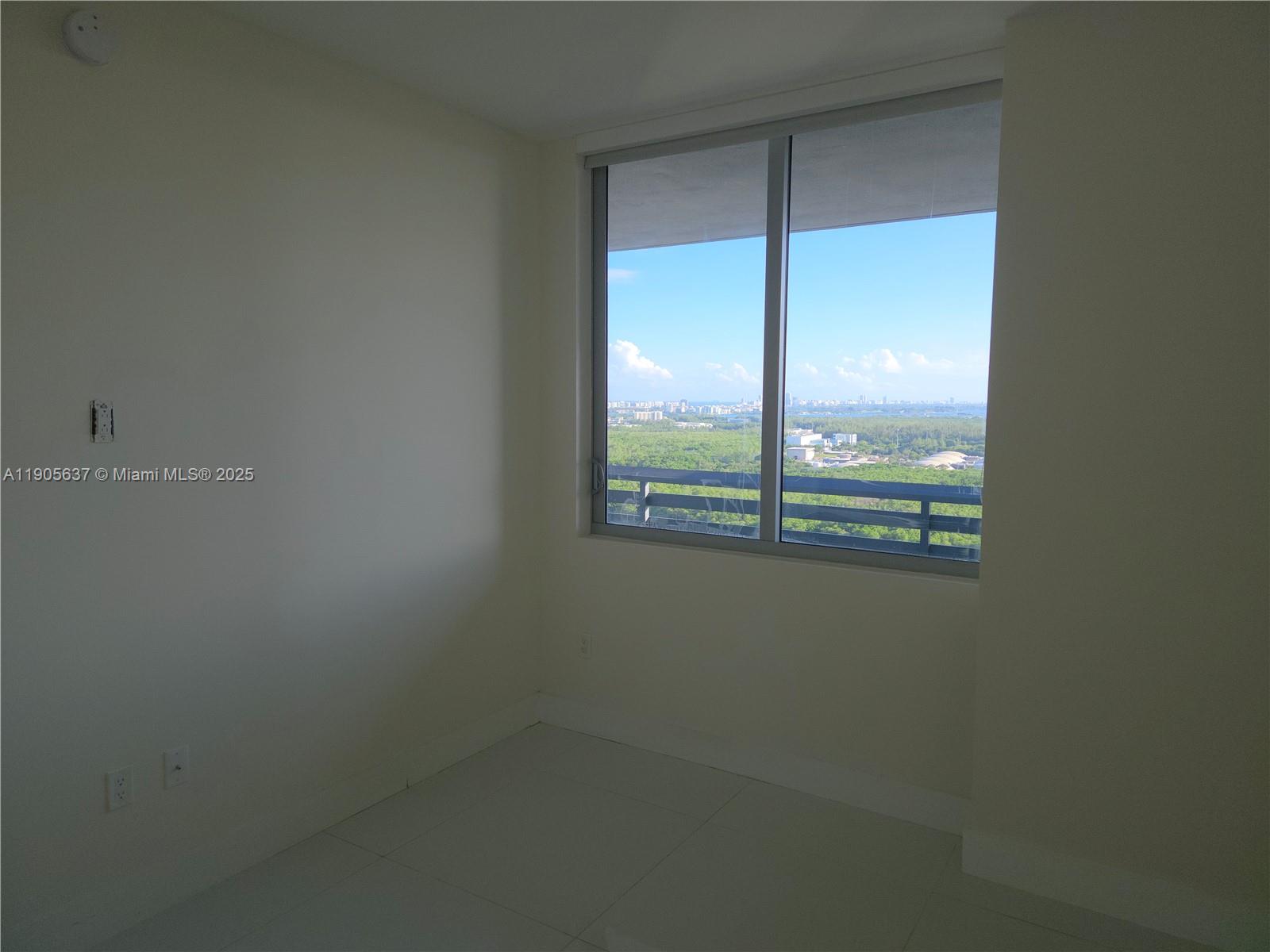 16385 N Biscayne Blvd #2704, North Miami Beach FL 33160