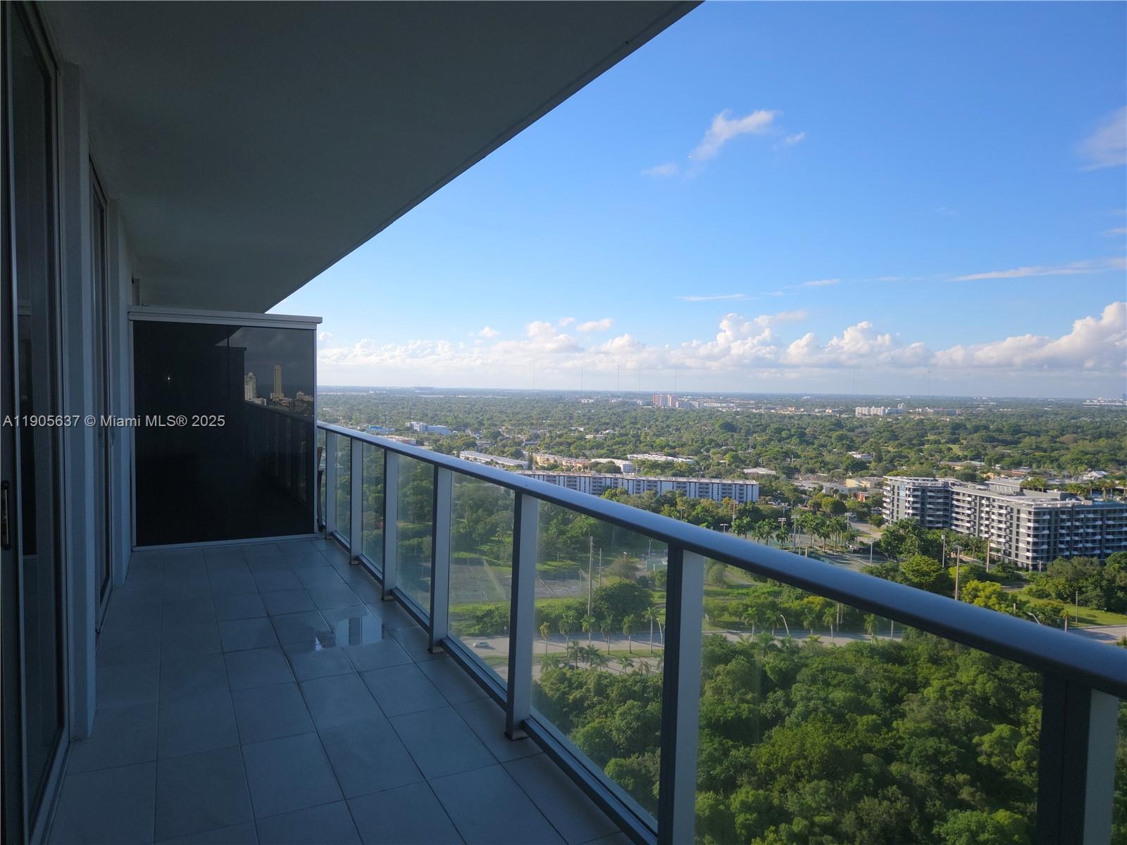 16385 N Biscayne Blvd #2704, North Miami Beach FL 33160