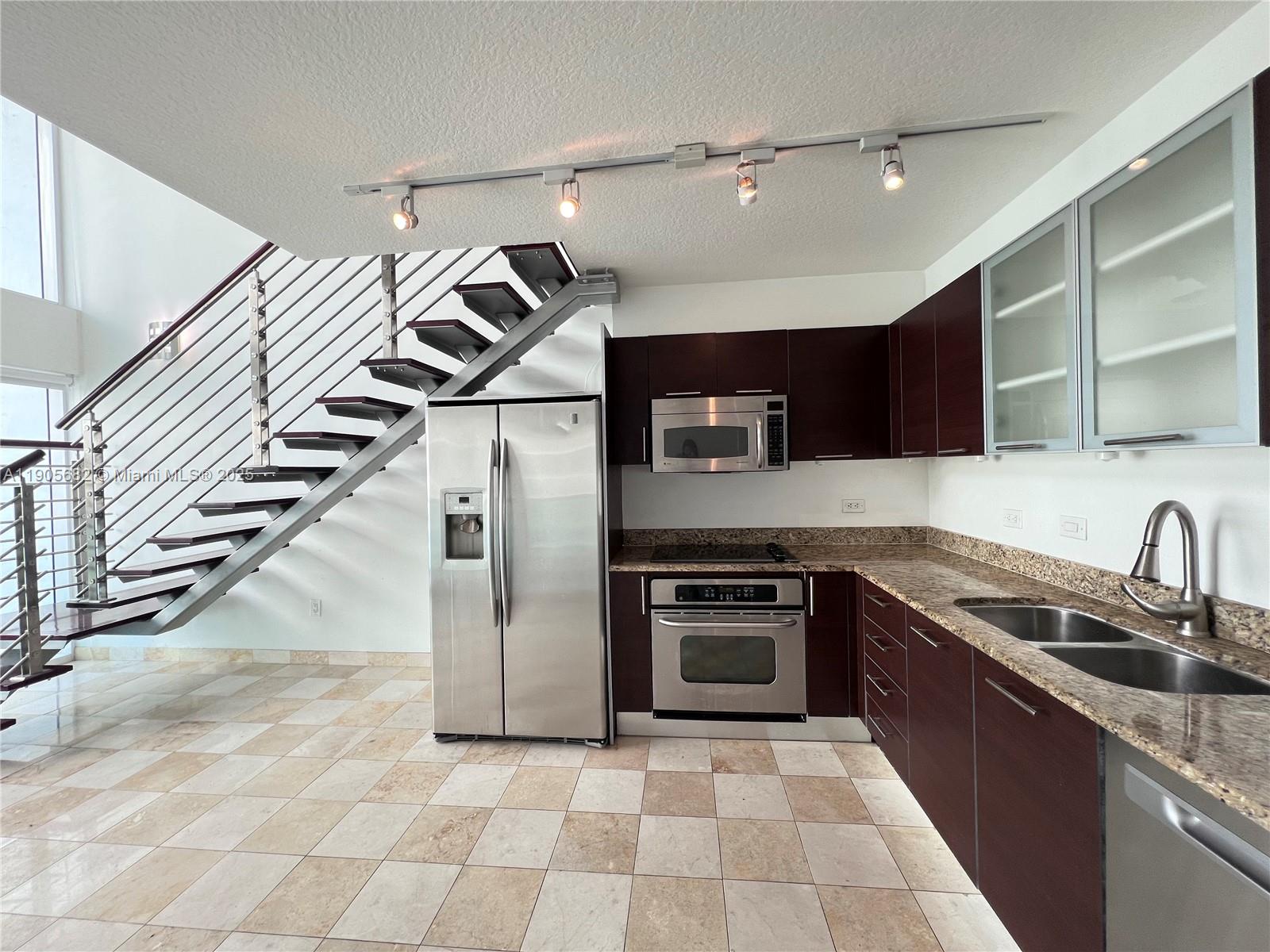 41 SE 5th St #2211, Miami FL 33131
