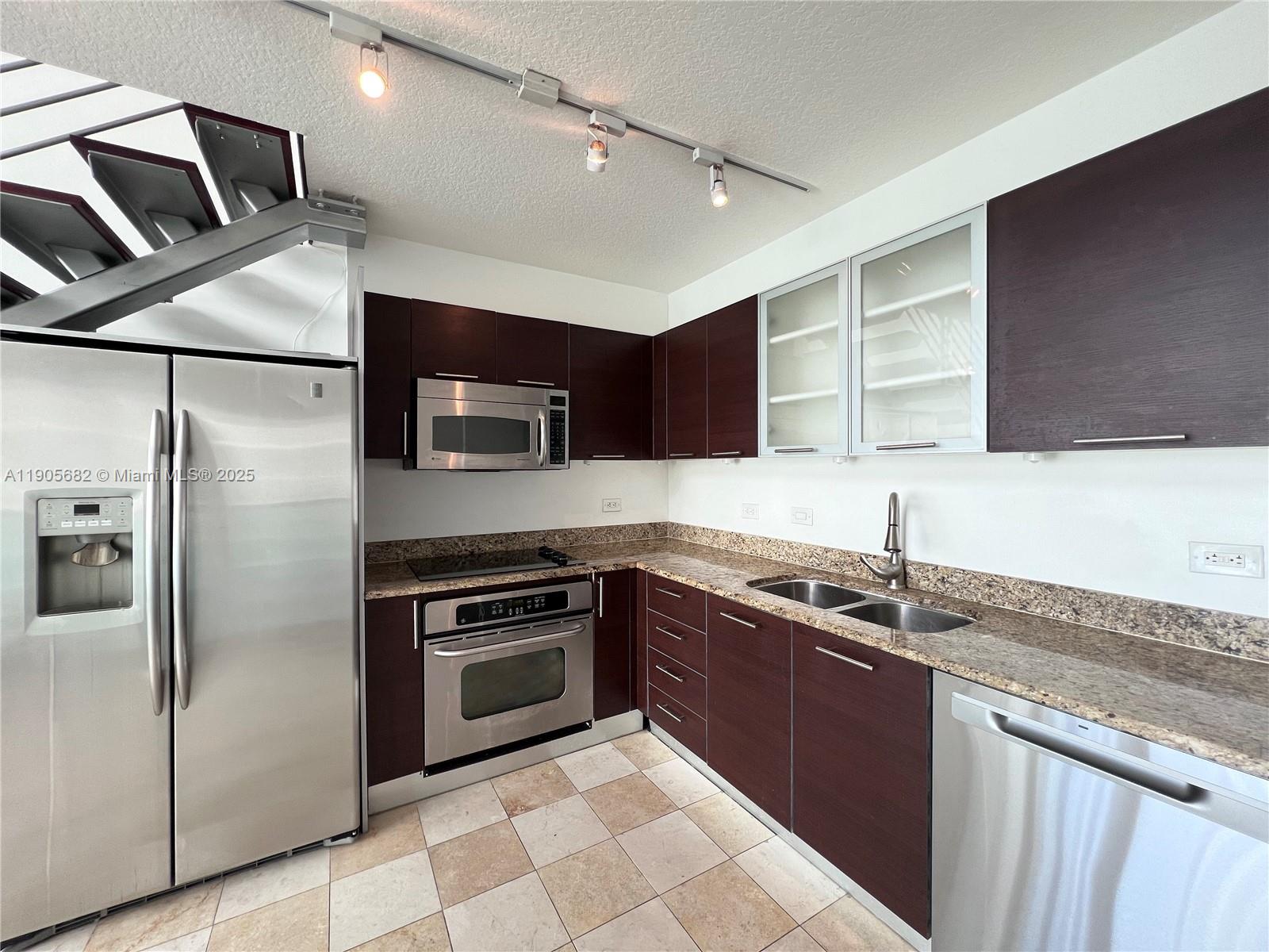 41 SE 5th St #2211, Miami FL 33131