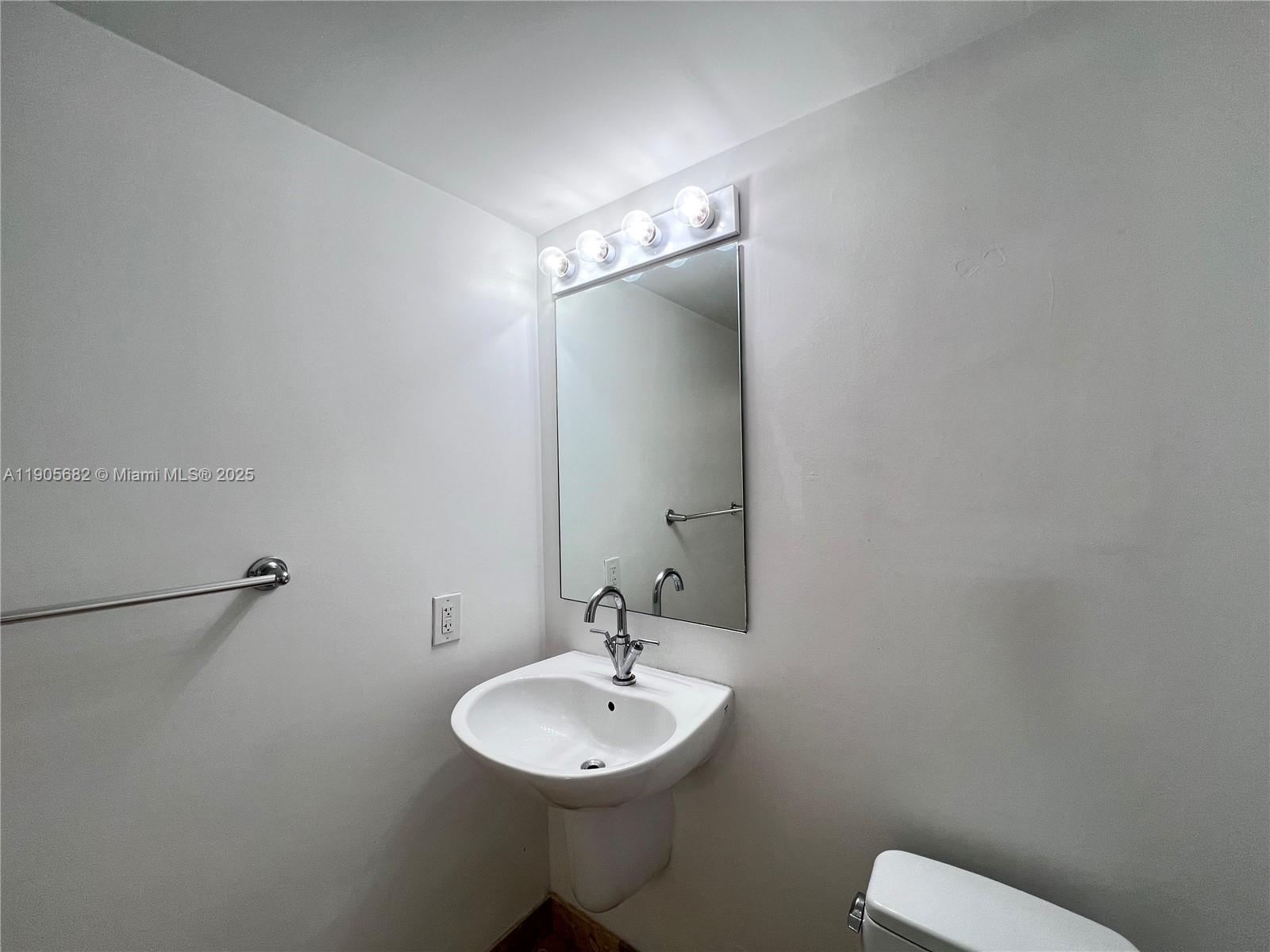 41 SE 5th St #2211, Miami FL 33131