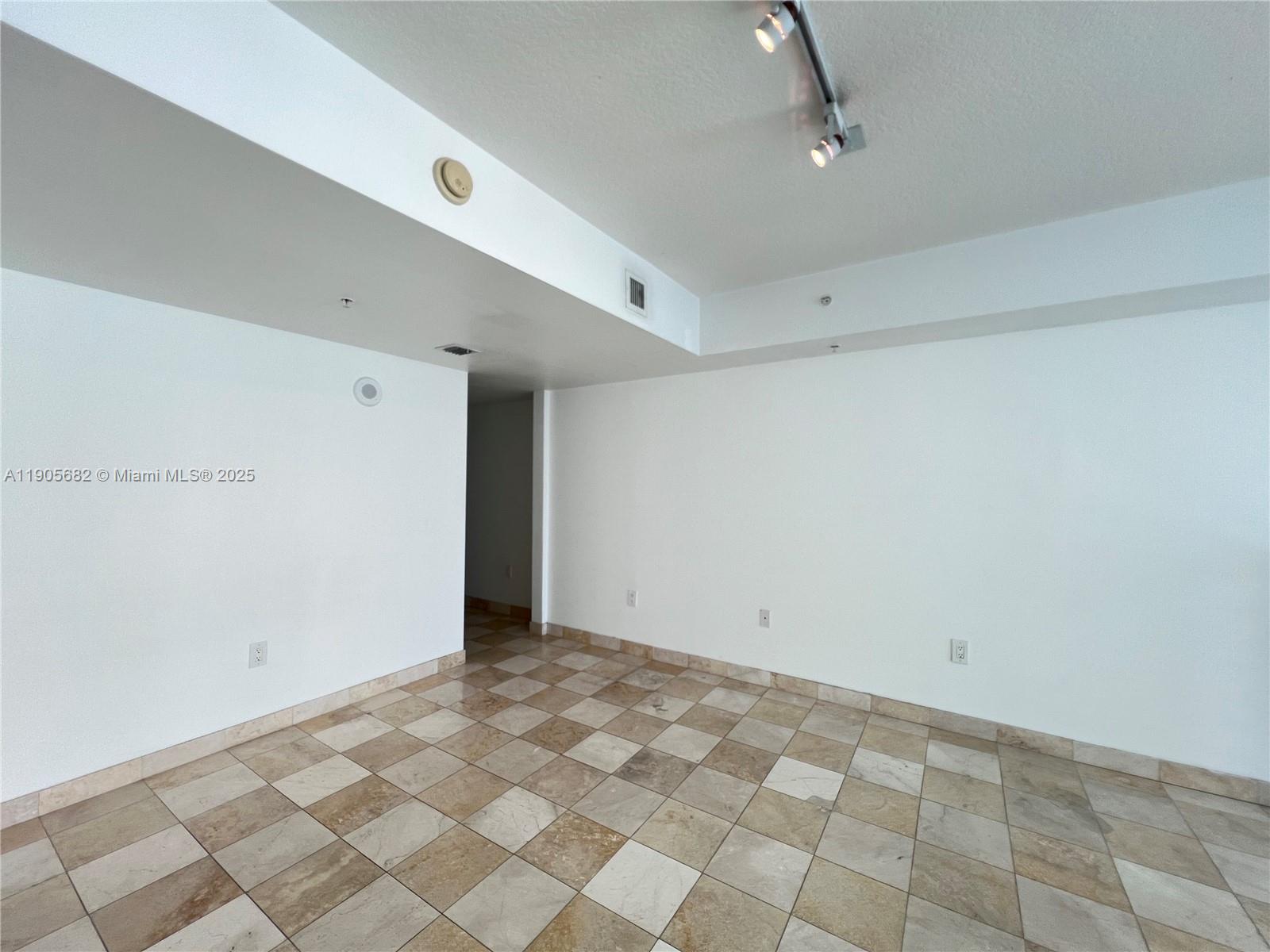 41 SE 5th St #2211, Miami FL 33131