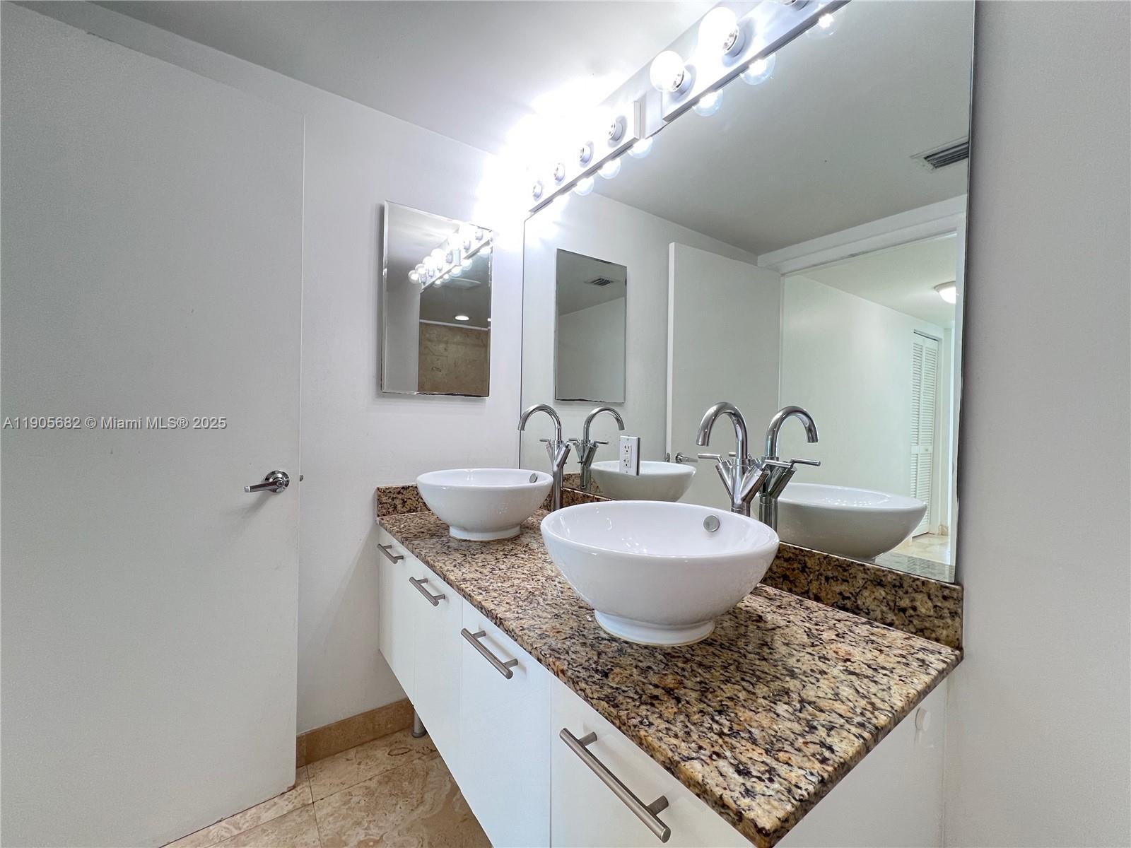 41 SE 5th St #2211, Miami FL 33131