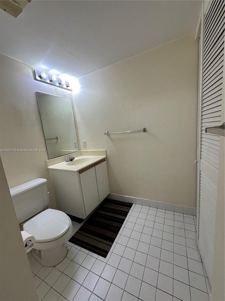 540 Brickell Key Dr #1706, Miami FL 33131