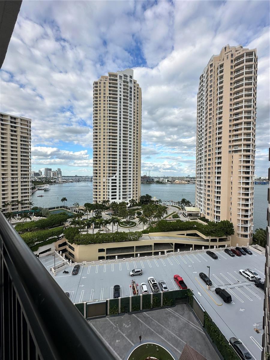 540 Brickell Key Dr #1706, Miami FL 33131