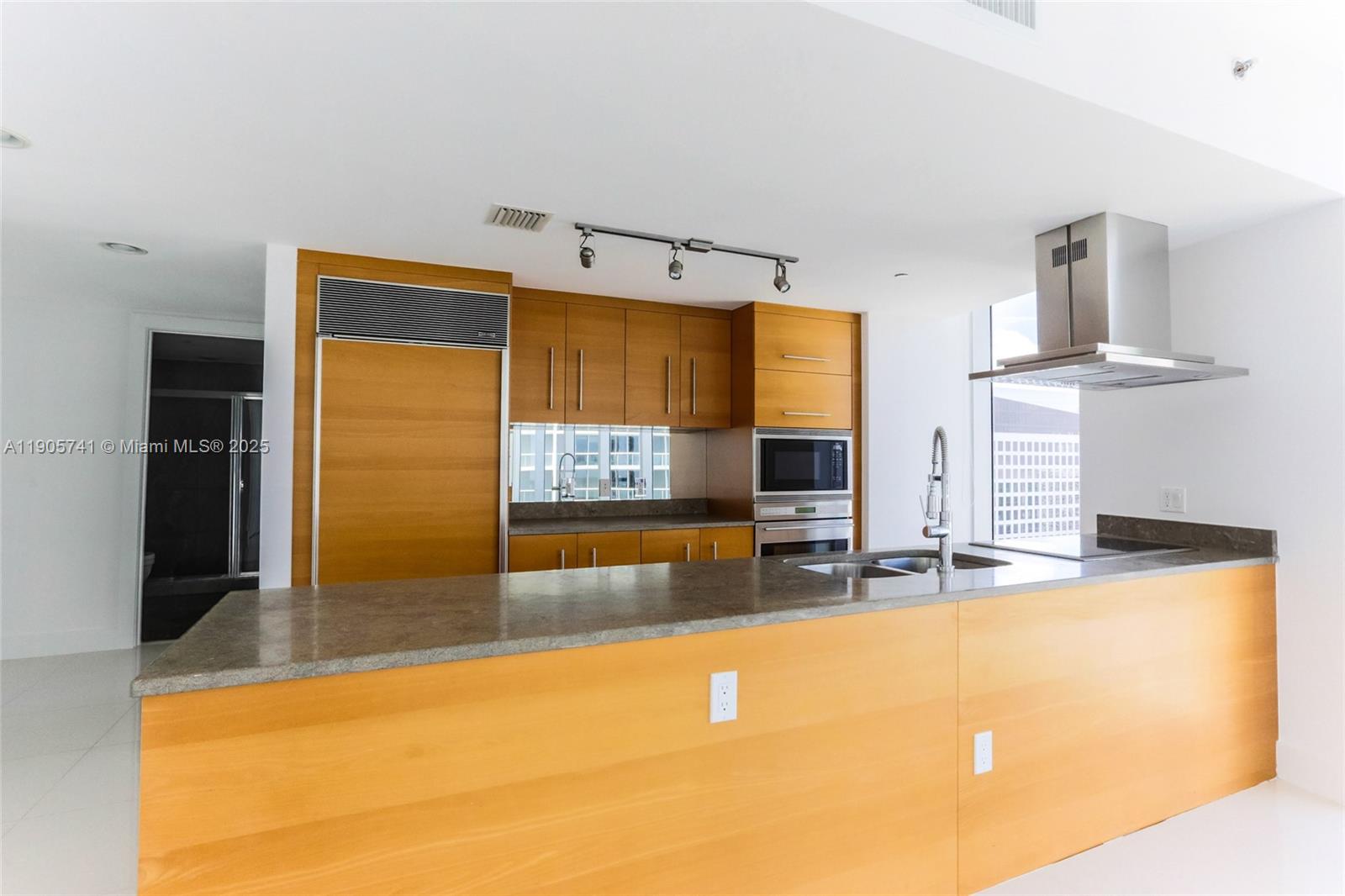 495 Brickell Ave #1710, Miami FL 33131