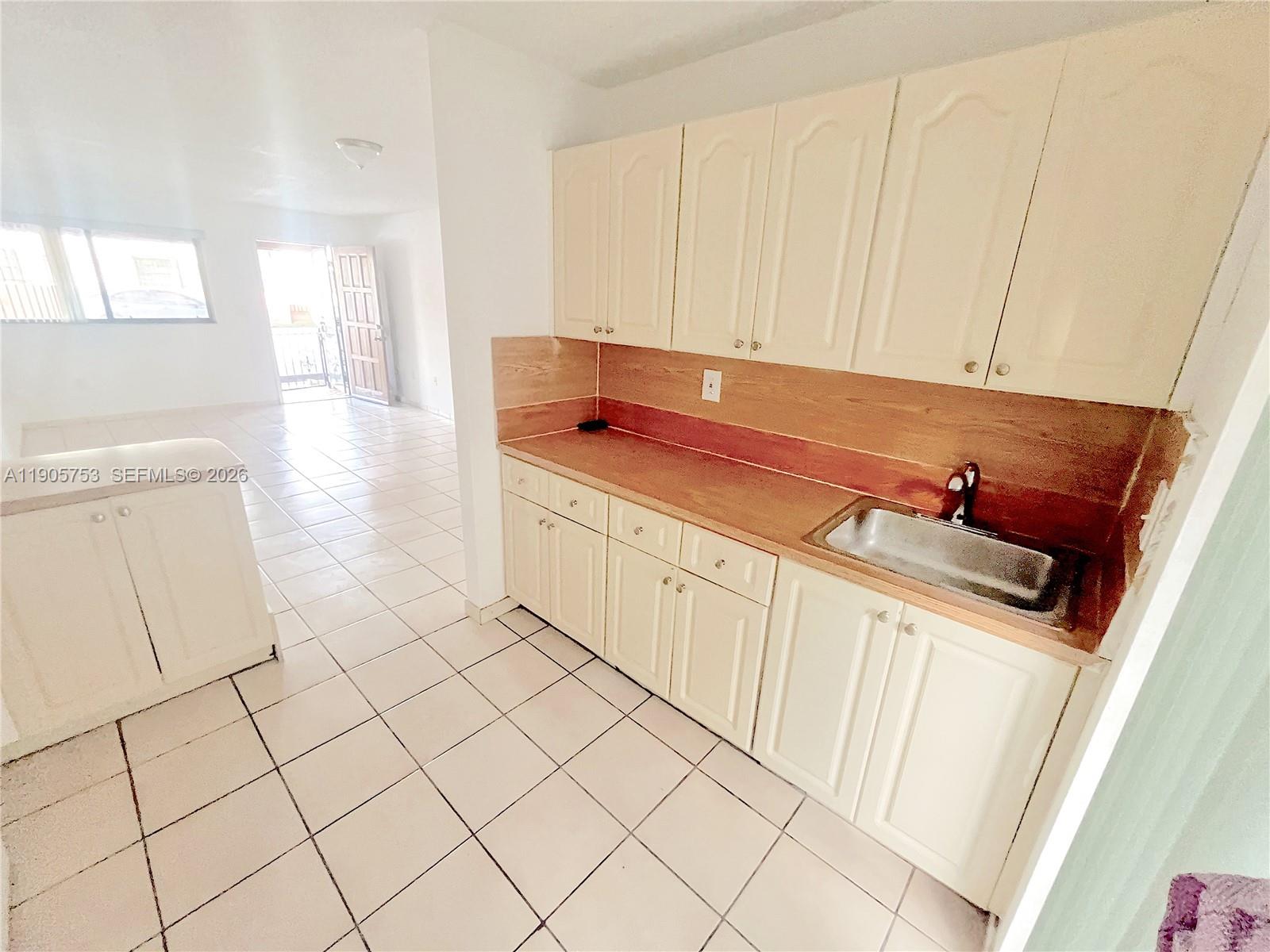 2740 W 63rd St #104, Hialeah FL 33016