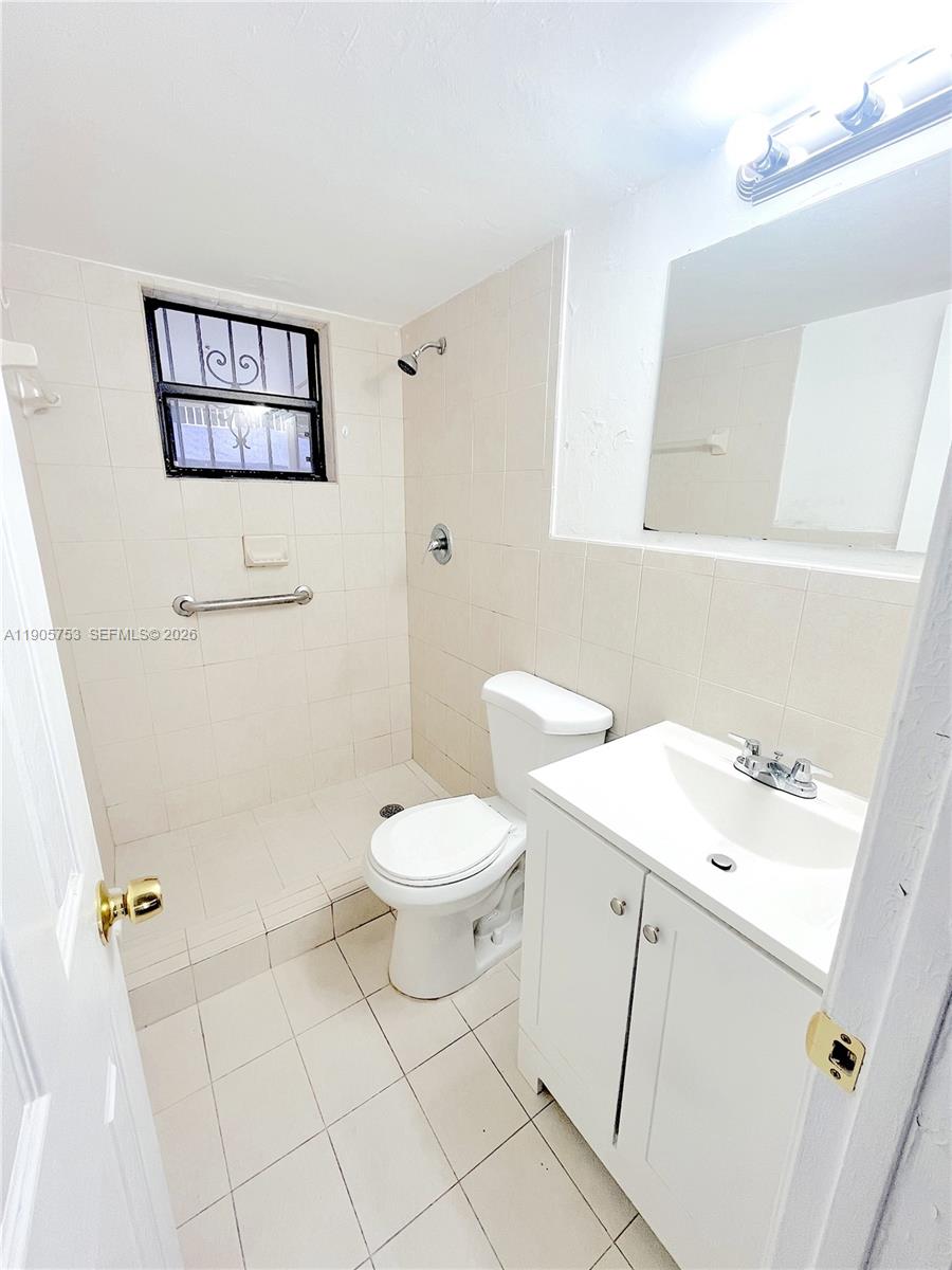 2740 W 63rd St #104, Hialeah FL 33016