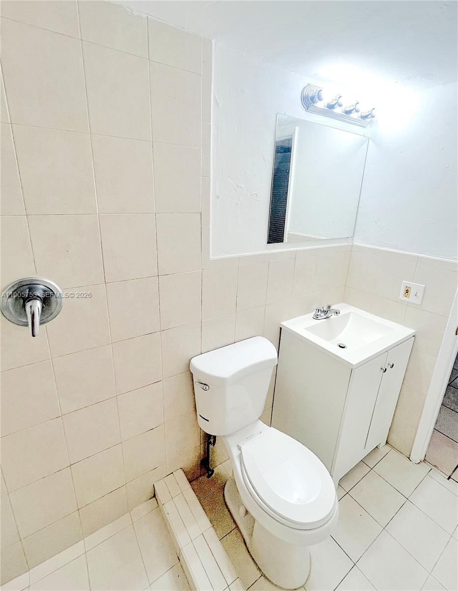 2740 W 63rd St #104, Hialeah FL 33016
