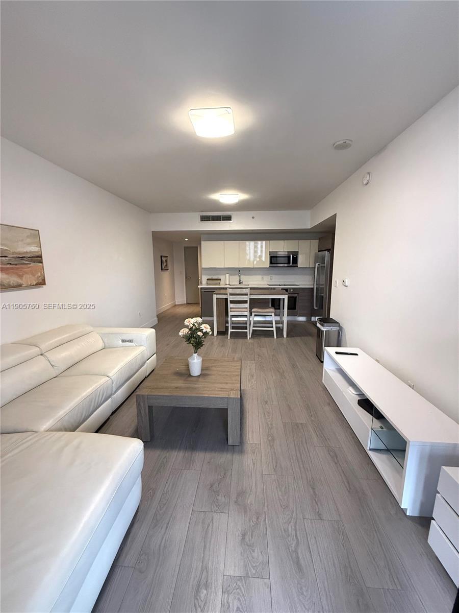 1010 SW 2nd Ave #910, Miami FL 33130