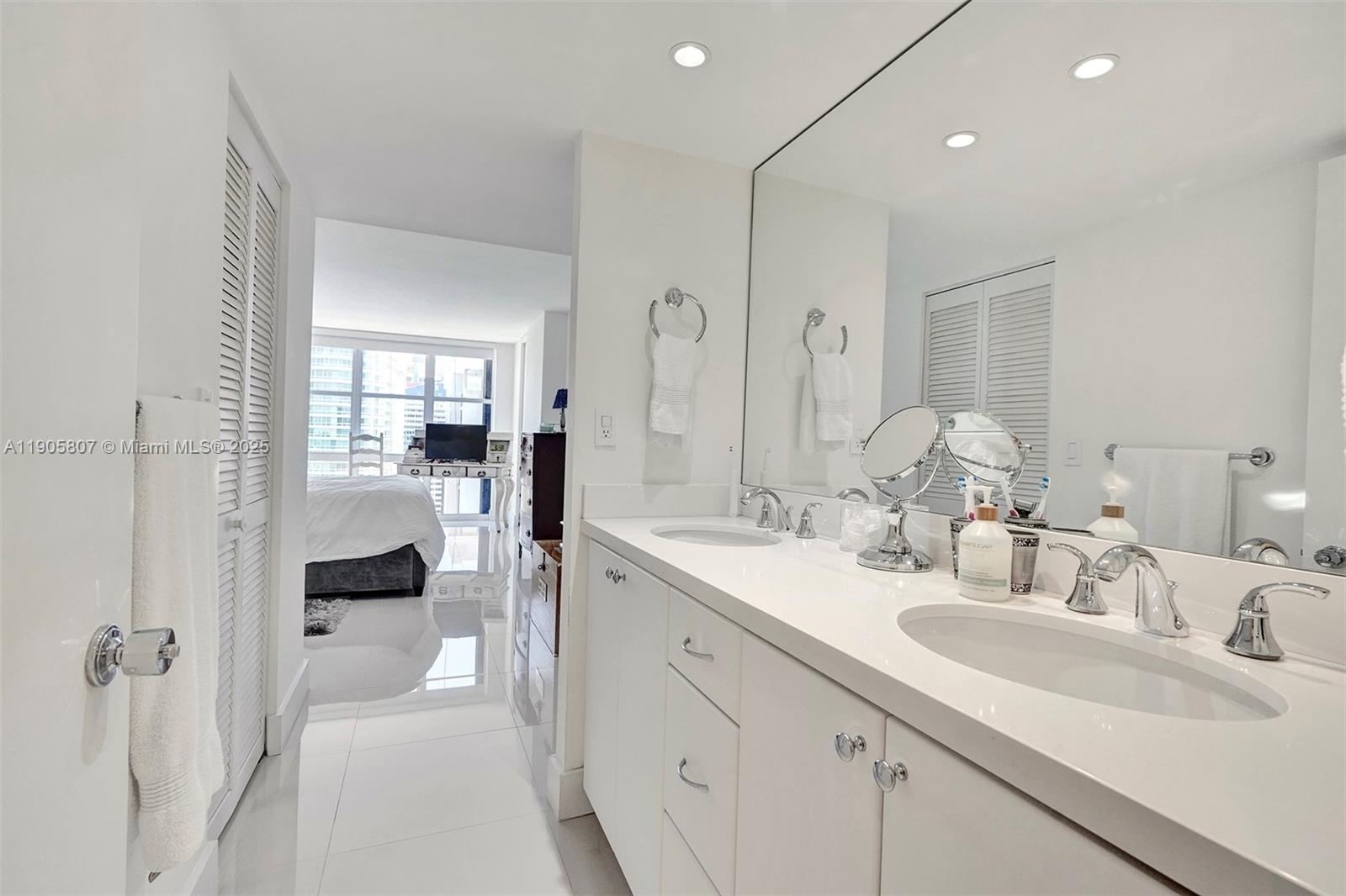 1901 Brickell Ave #B2214, Miami FL 33129