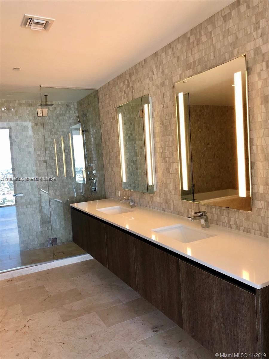 88 SW 7th St #3610, Miami FL 33130