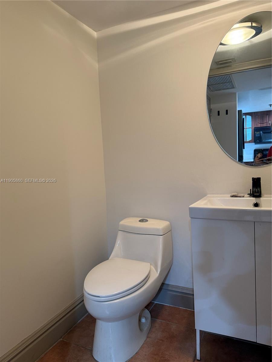 540 Brickell Key Dr #212, Miami FL 33131