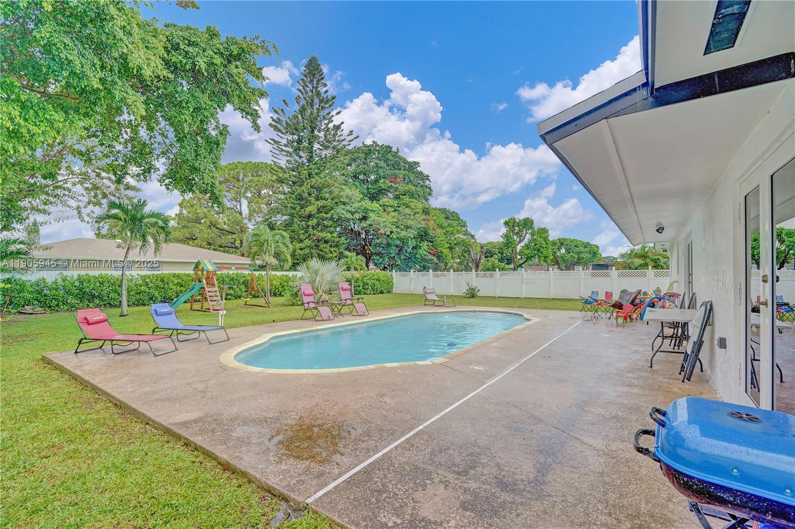 17000 NW 18th Ave, Miami Gardens FL 33056