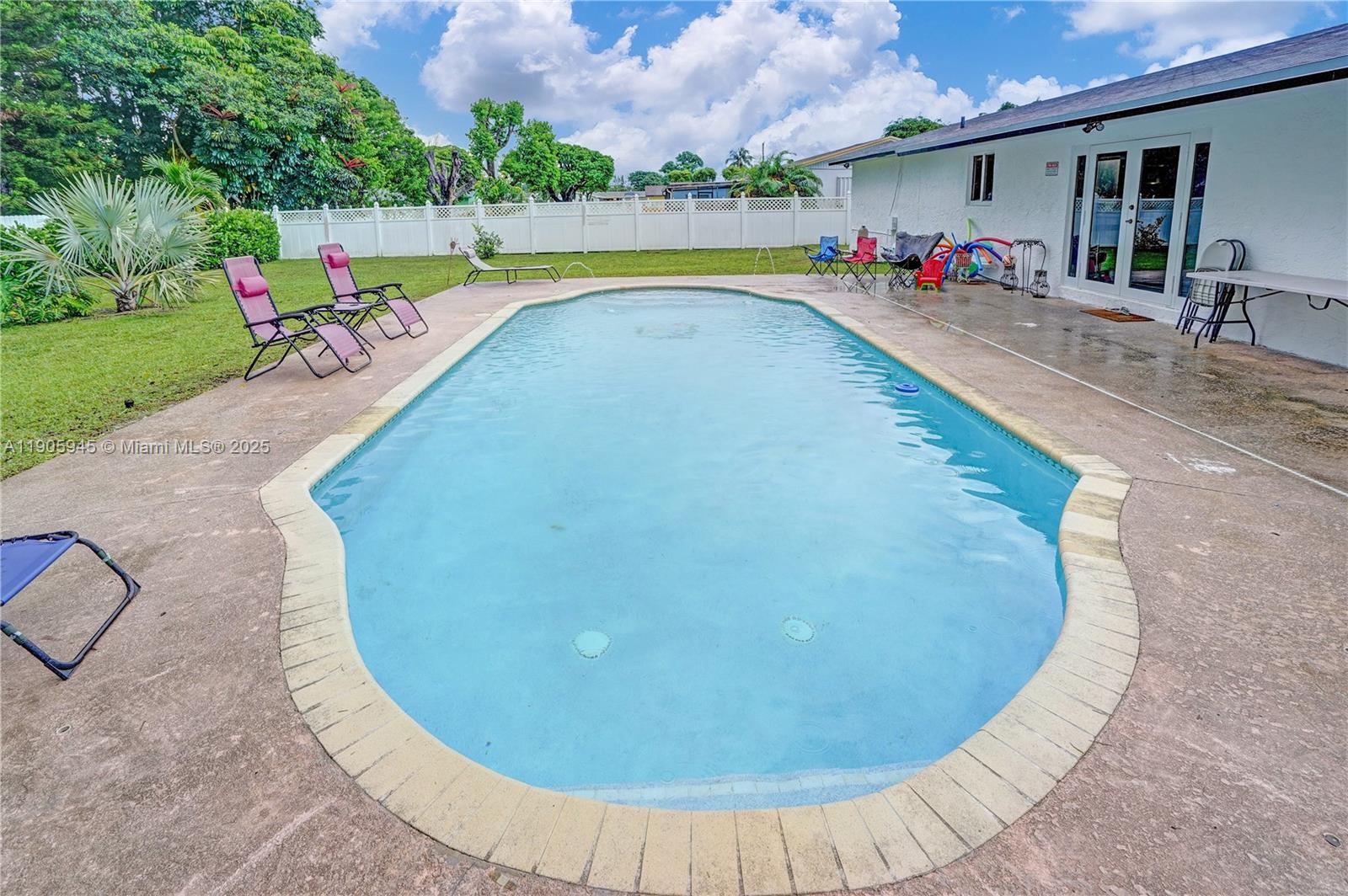 17000 NW 18th Ave, Miami Gardens FL 33056