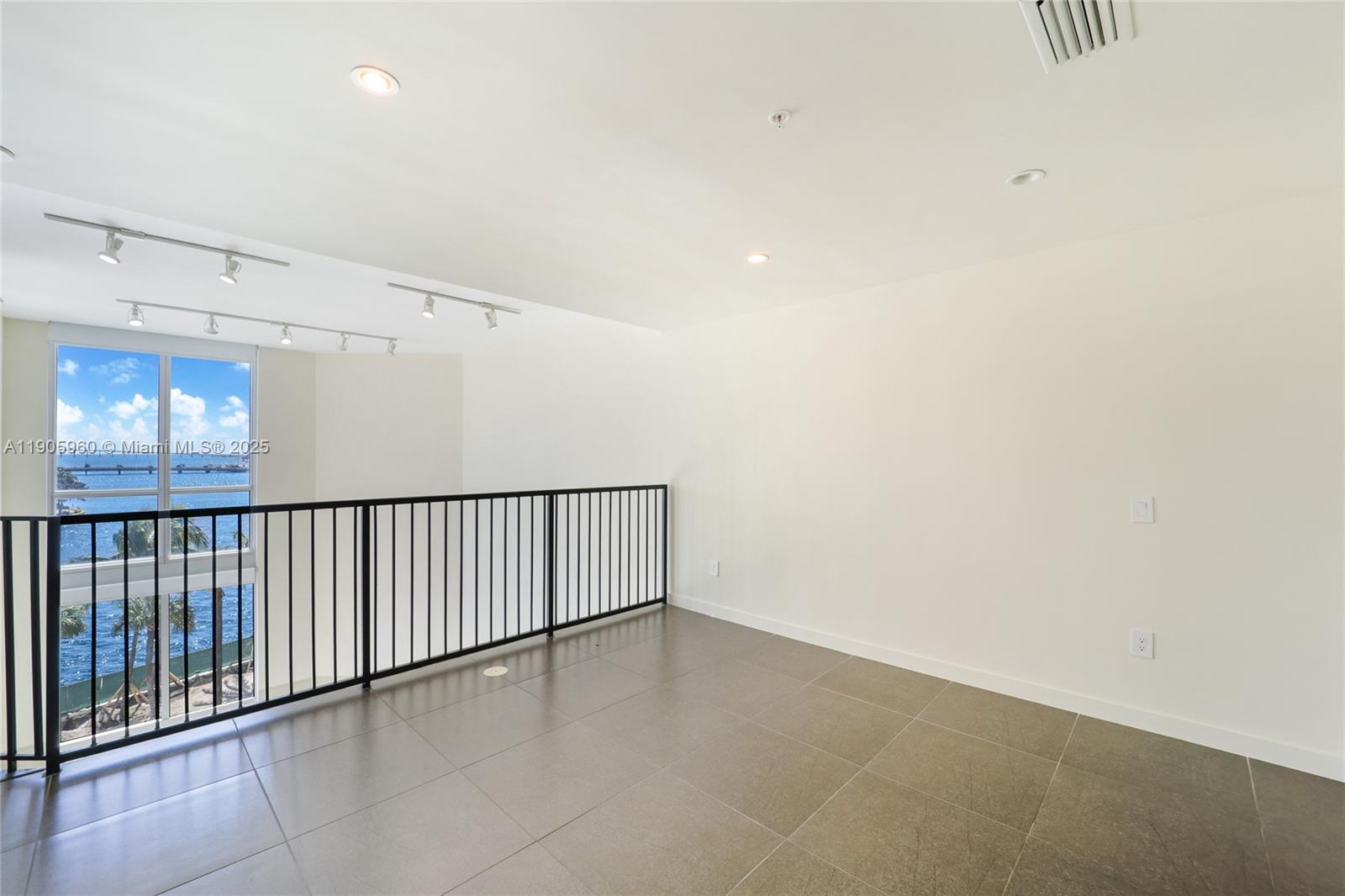 300 S Biscayne Blvd #L-414, Miami FL 33131