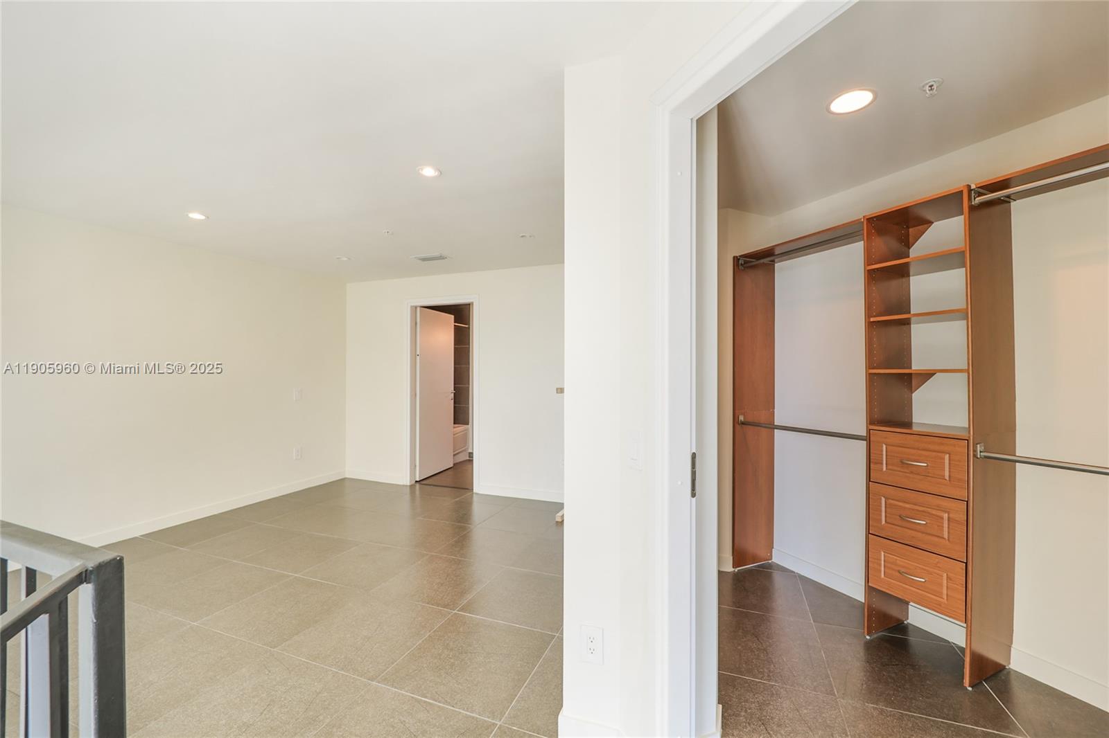 300 S Biscayne Blvd #L-414, Miami FL 33131