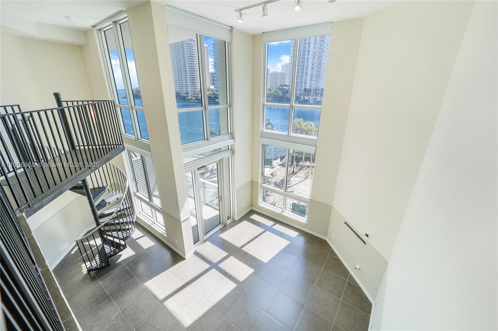 300 S Biscayne Blvd #L-414, Miami FL 33131