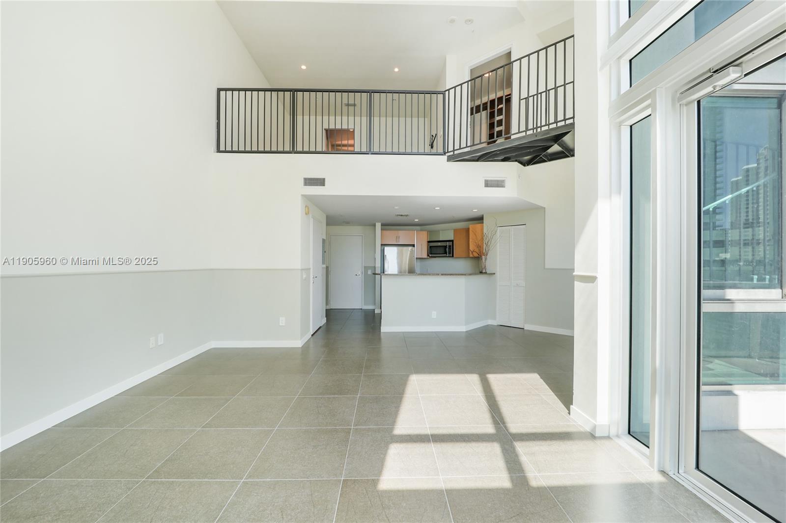 300 S Biscayne Blvd #L-414, Miami FL 33131