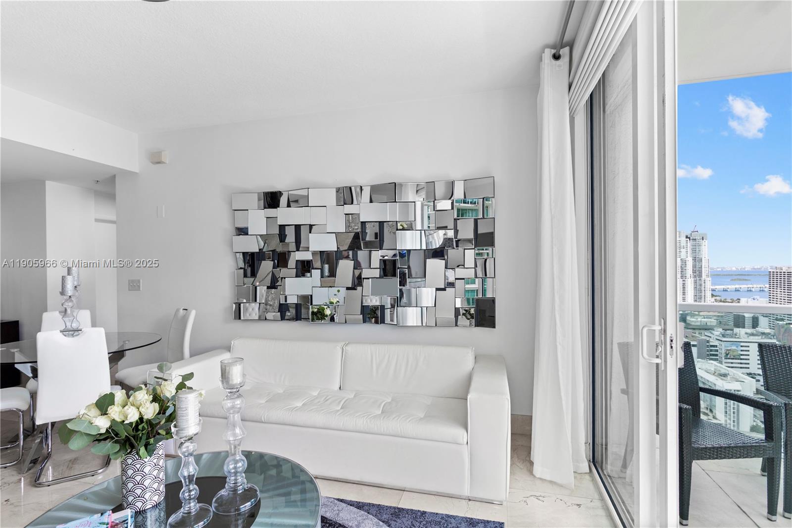 31 SE 5th St #4018, Miami FL 33131