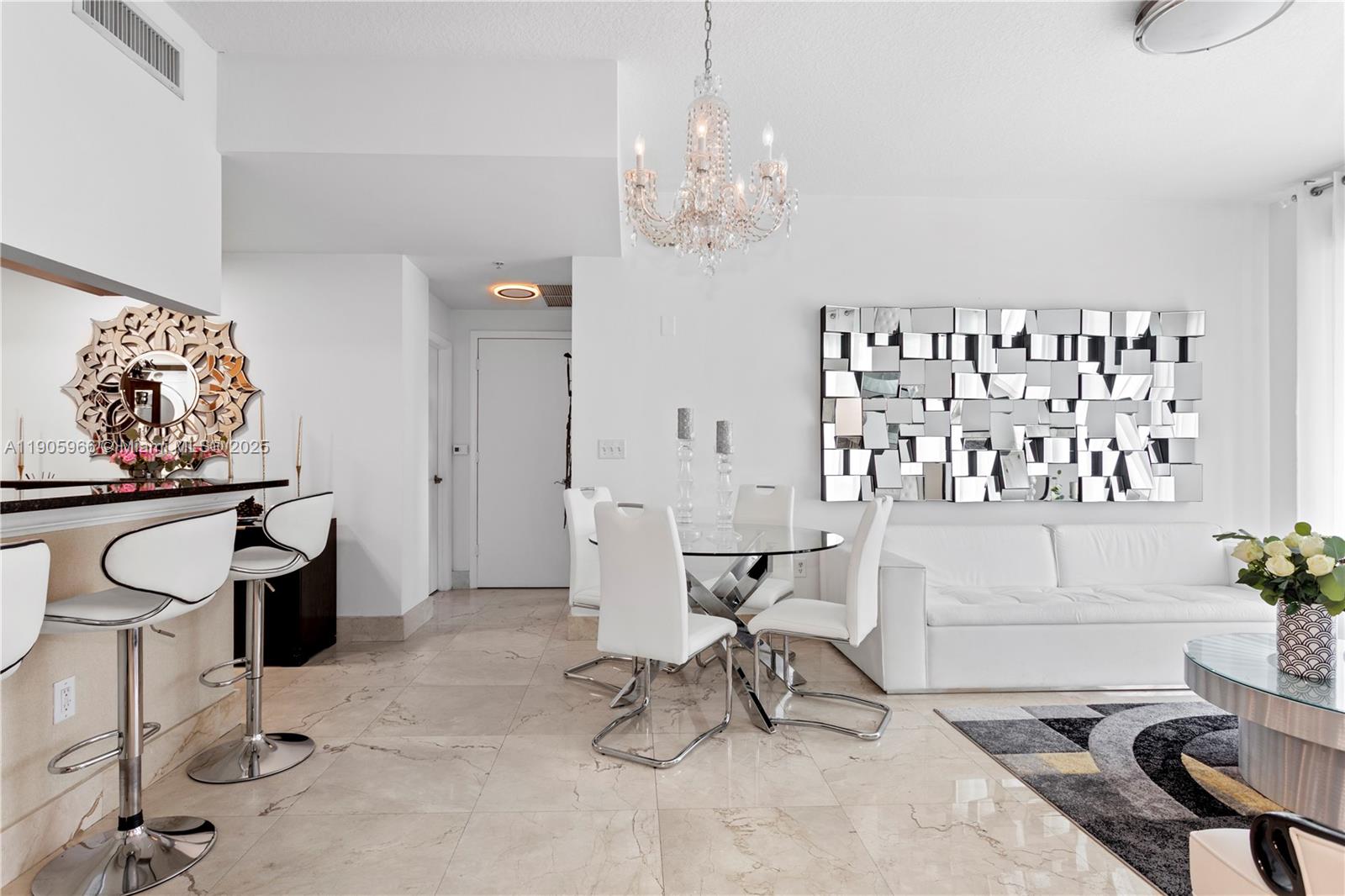 31 SE 5th St #4018, Miami FL 33131