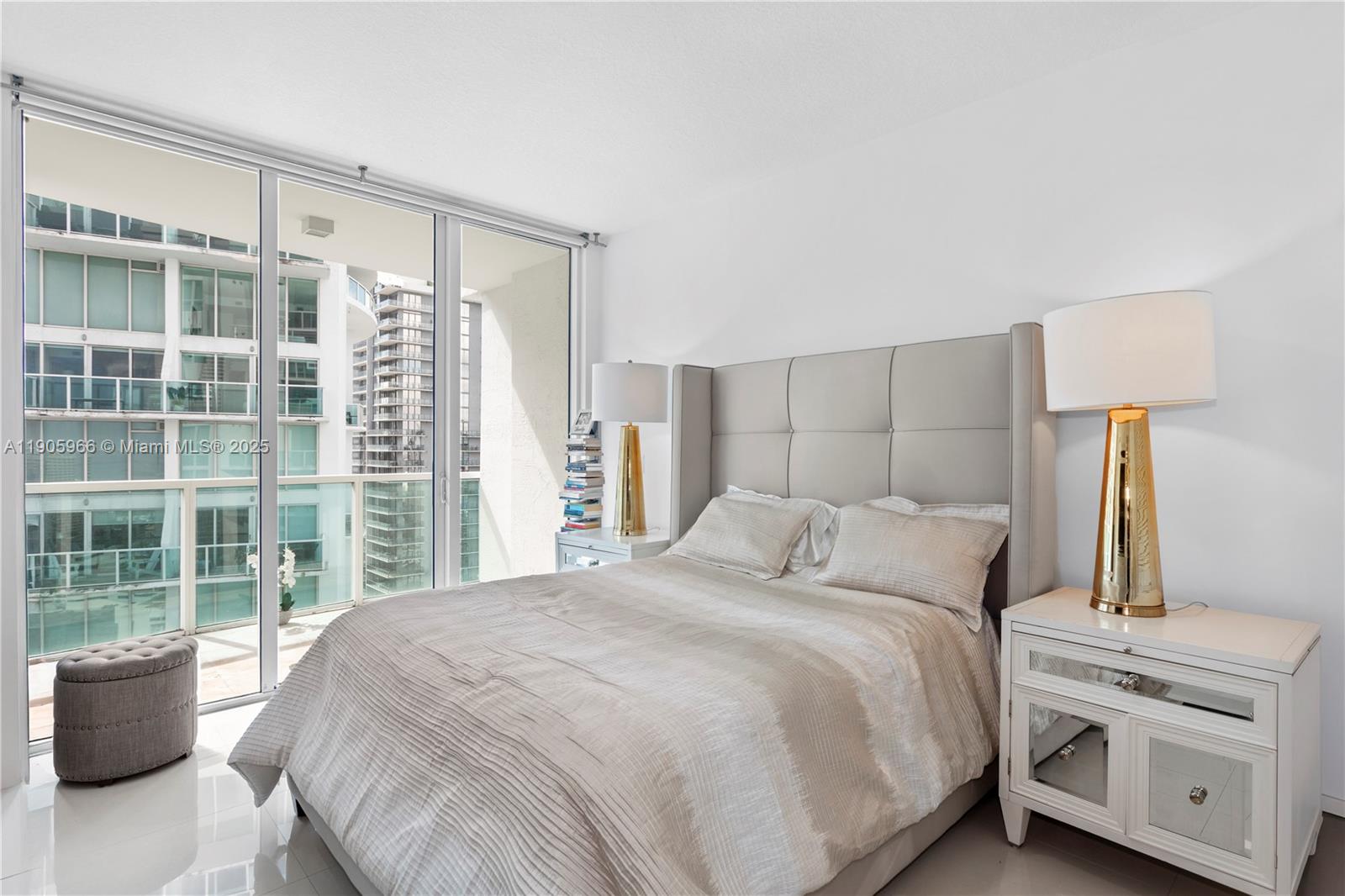 31 SE 5th St #4018, Miami FL 33131