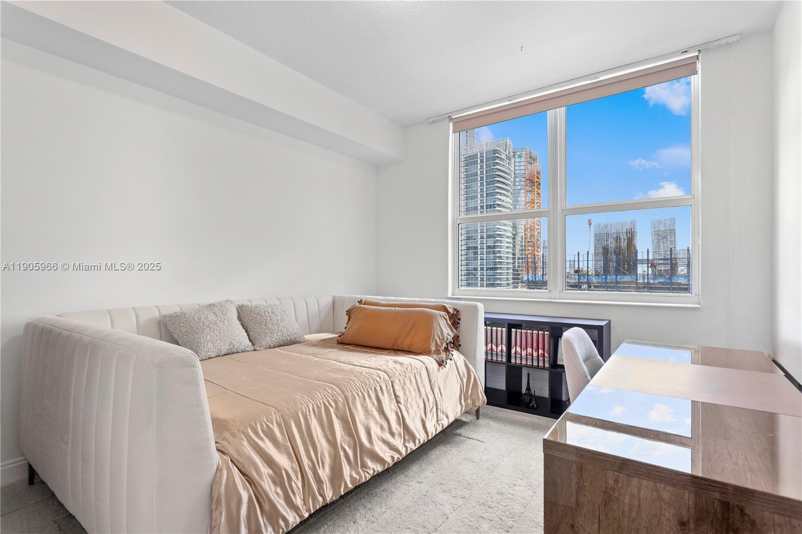 31 SE 5th St #4018, Miami FL 33131