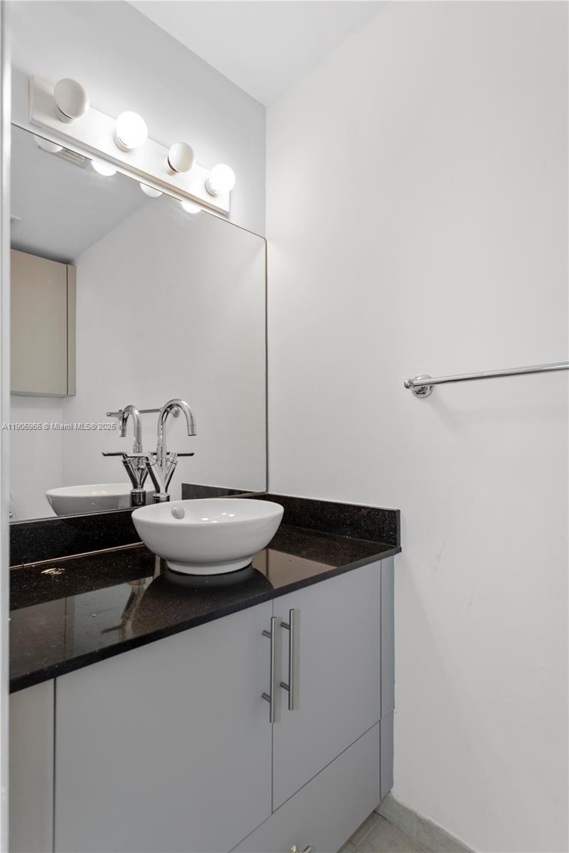31 SE 5th St #4018, Miami FL 33131