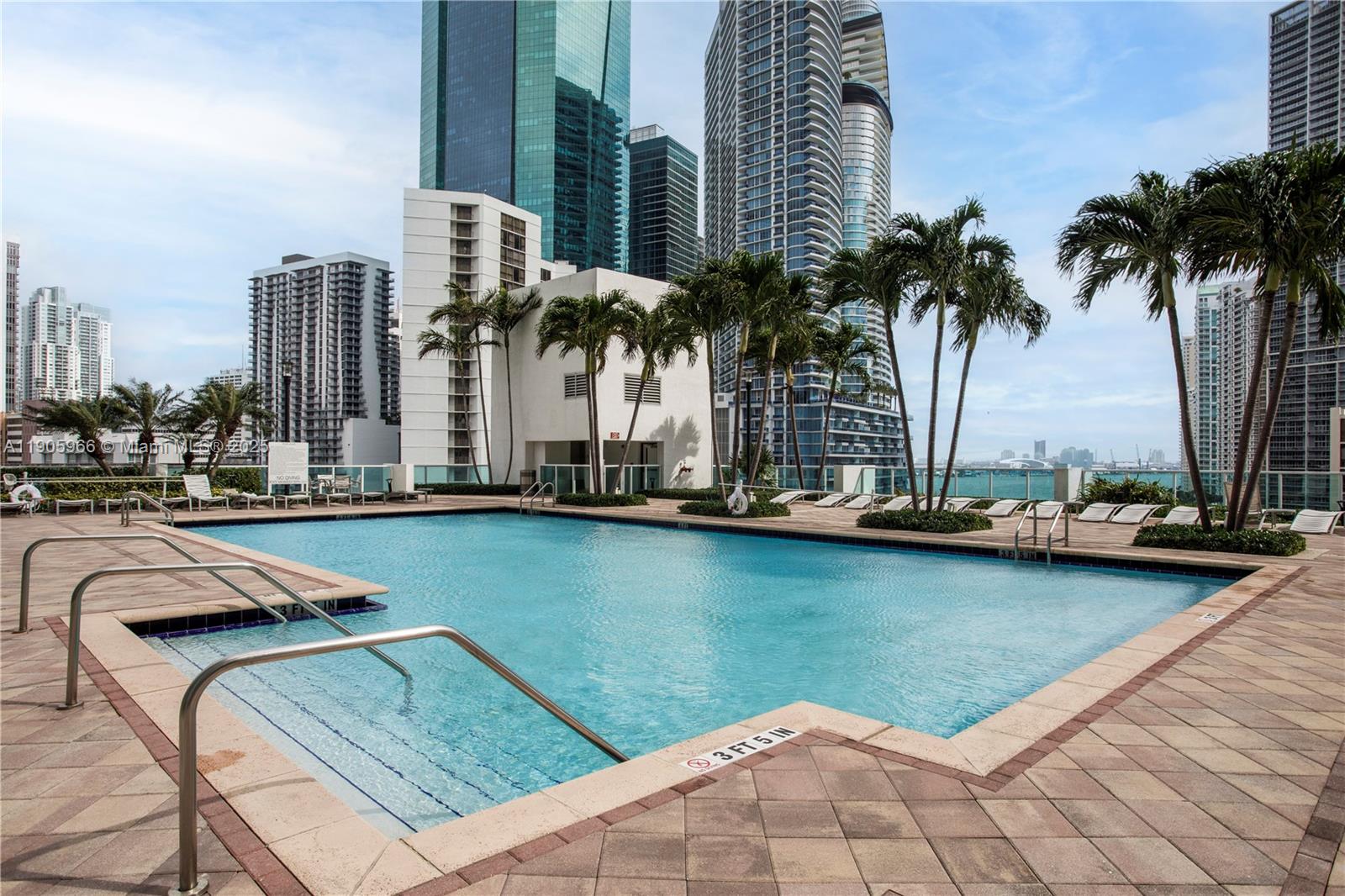 31 SE 5th St #4018, Miami FL 33131