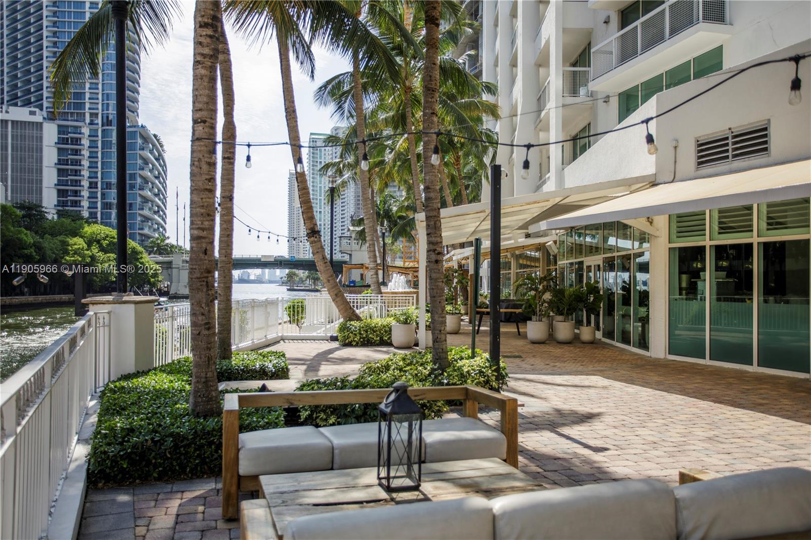 31 SE 5th St #4018, Miami FL 33131