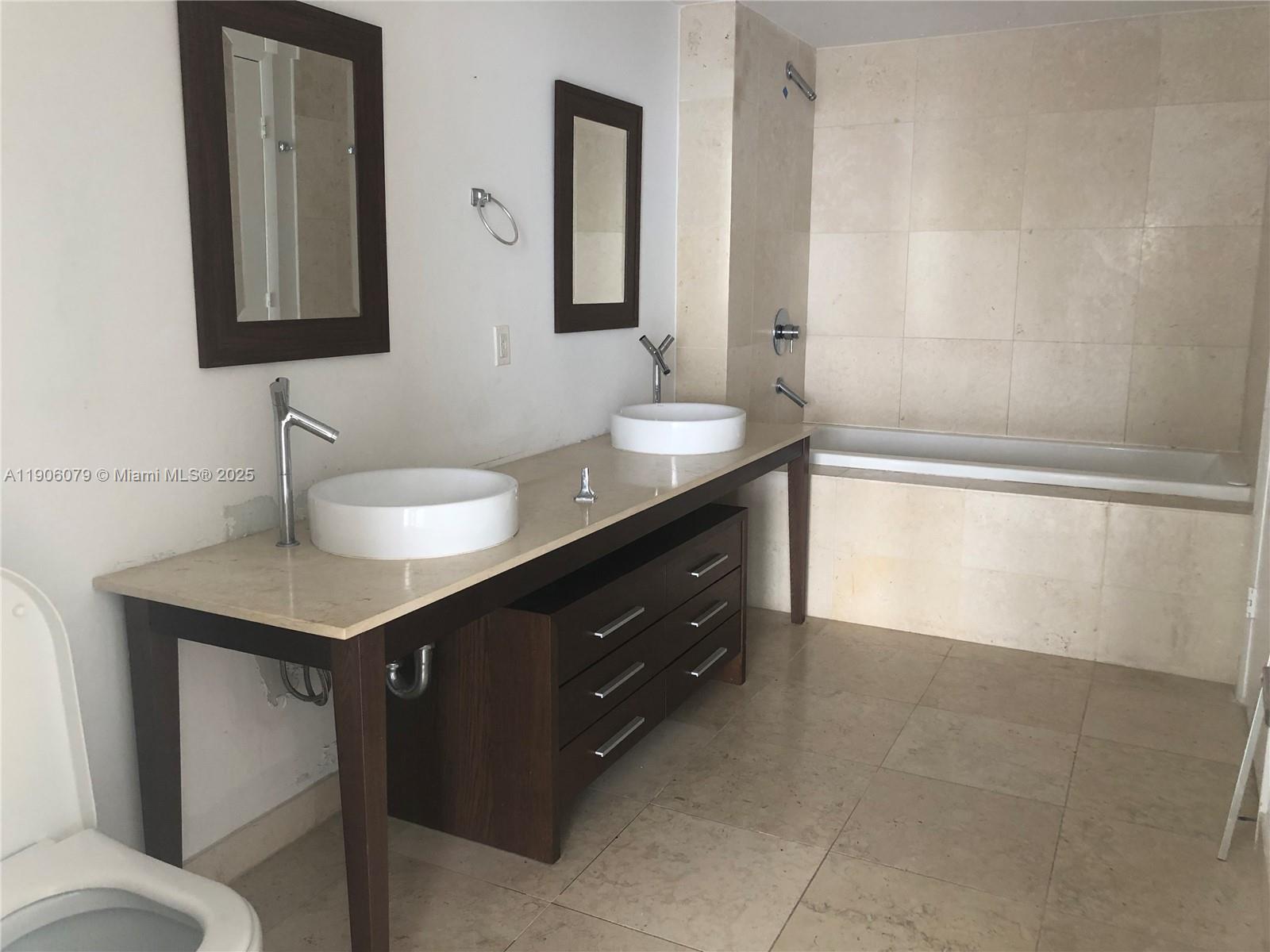 495 Brickell Ave #2907, Miami FL 33131