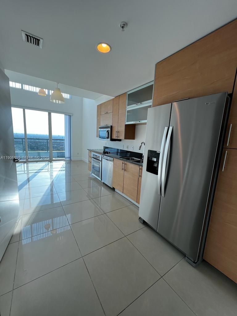 60 SW 13th St #3003, Miami FL 33130