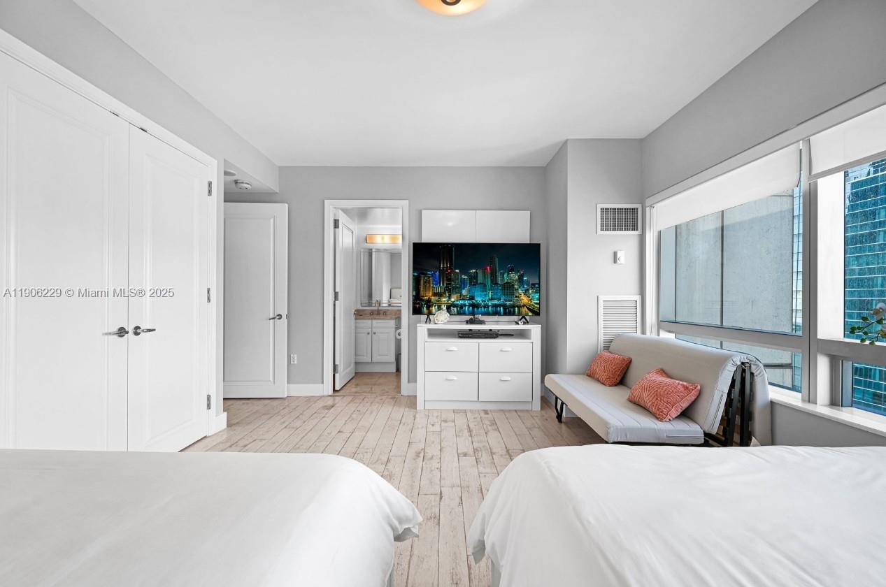 1435 Brickell Ave #3401, Miami FL 33131