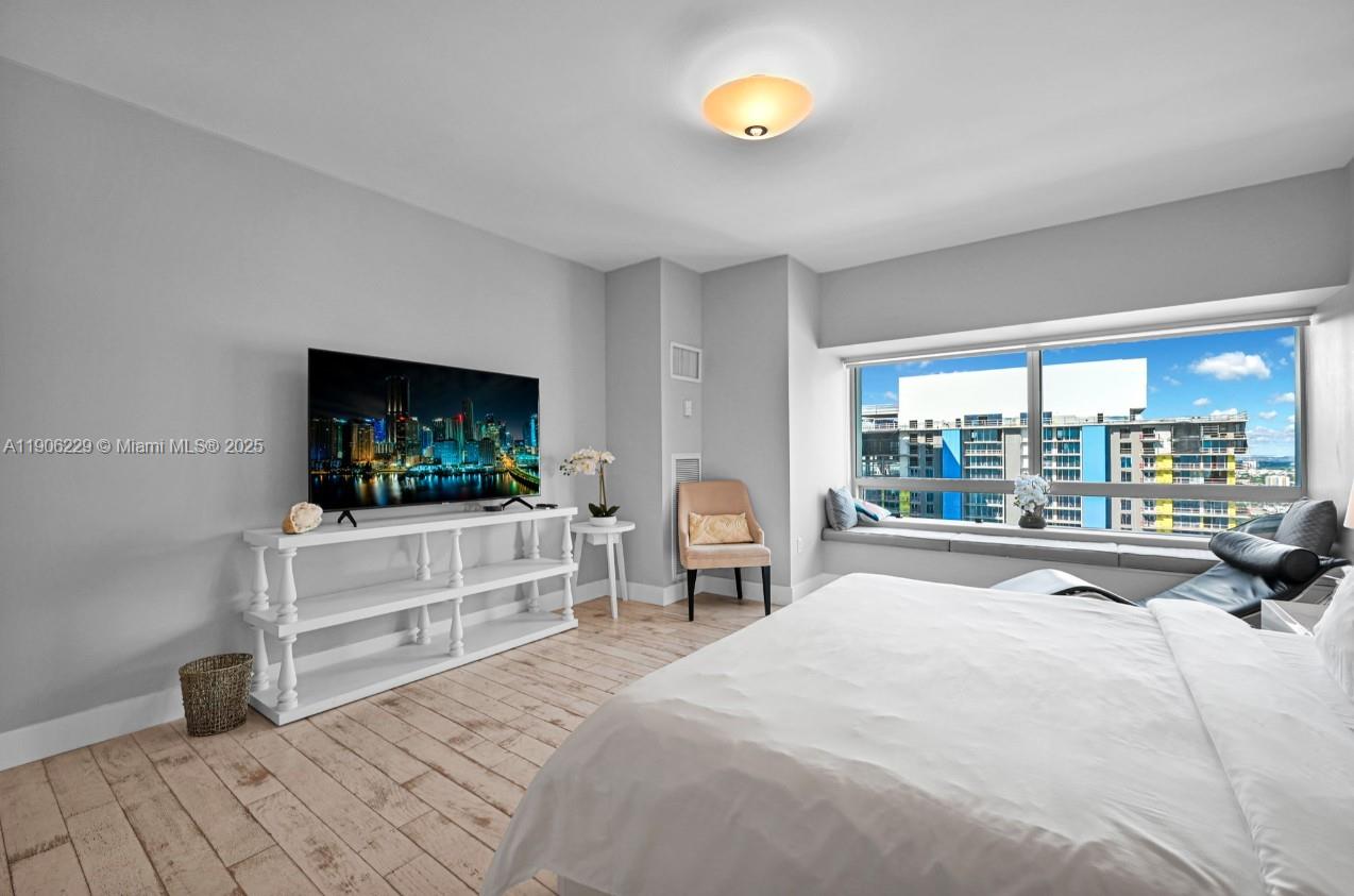 1435 Brickell Ave #3401, Miami FL 33131