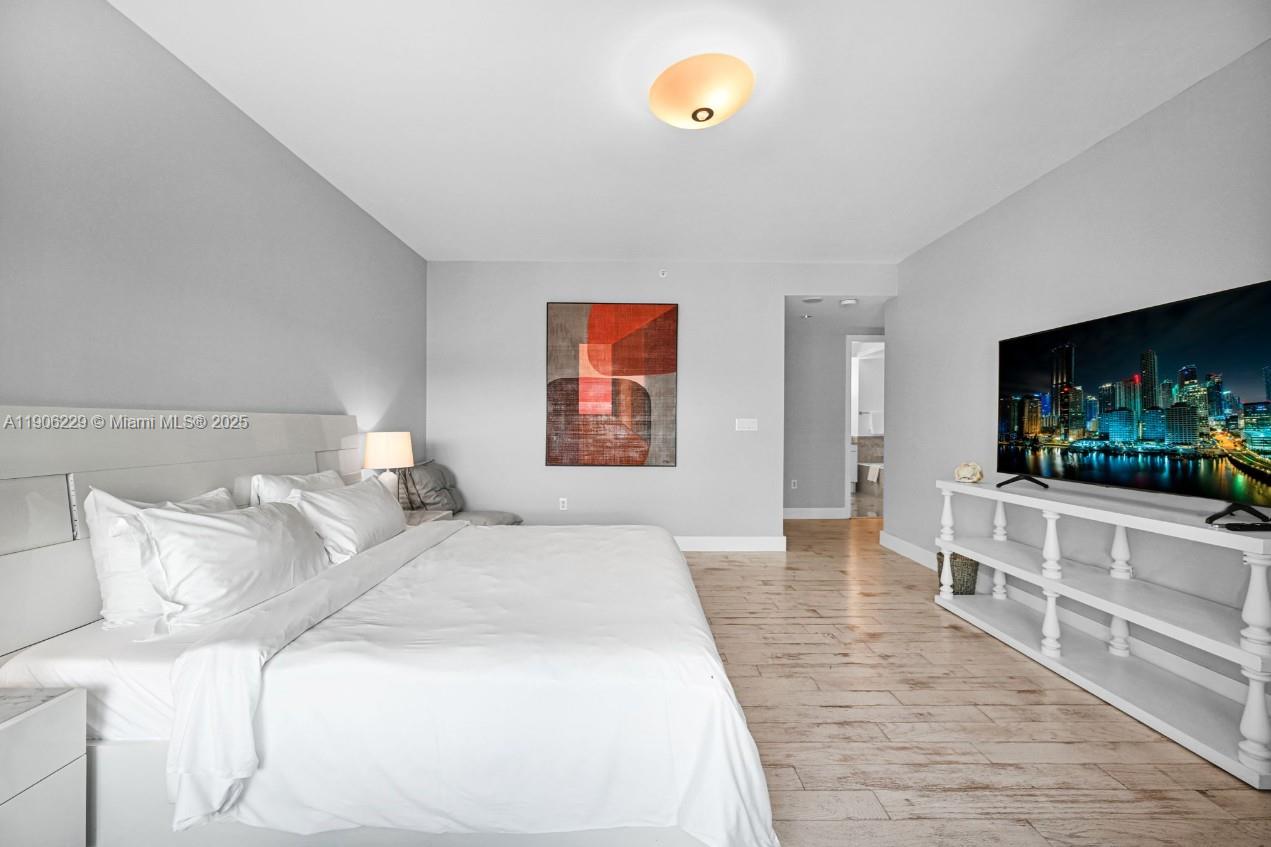 1435 Brickell Ave #3401, Miami FL 33131