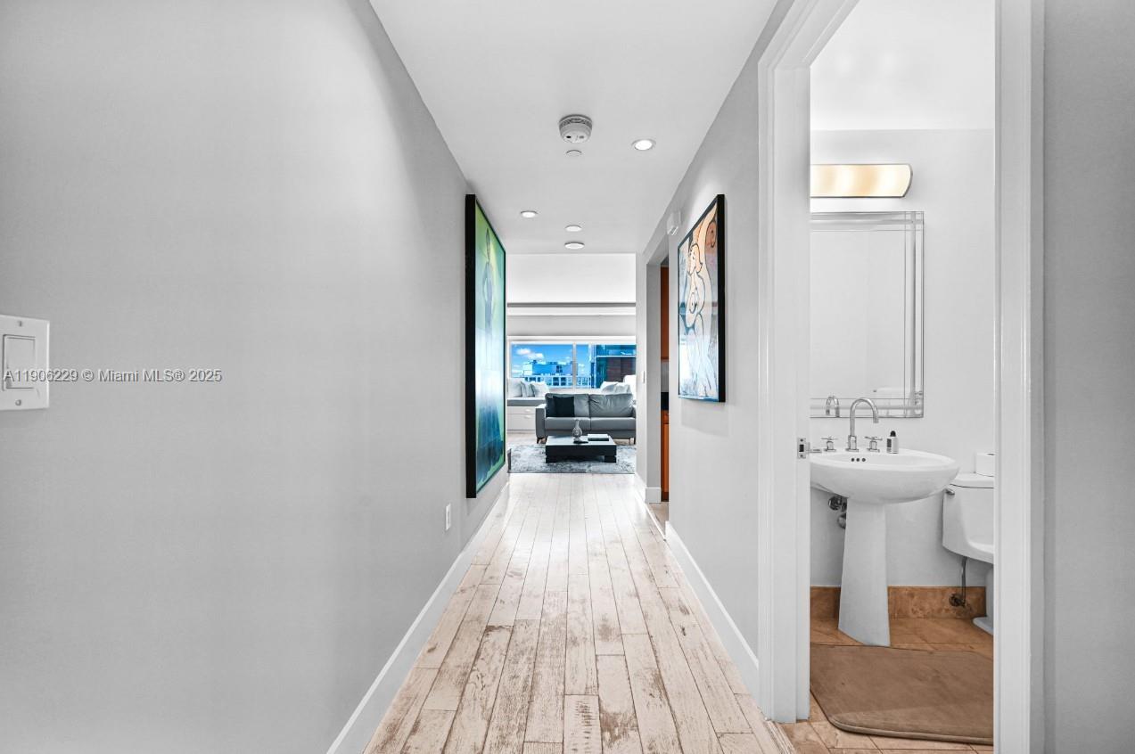 1435 Brickell Ave #3401, Miami FL 33131