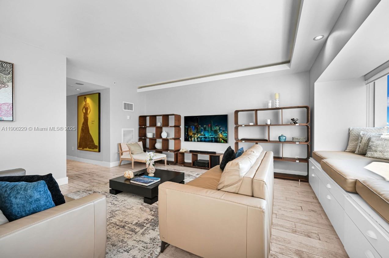 1435 Brickell Ave #3401, Miami FL 33131