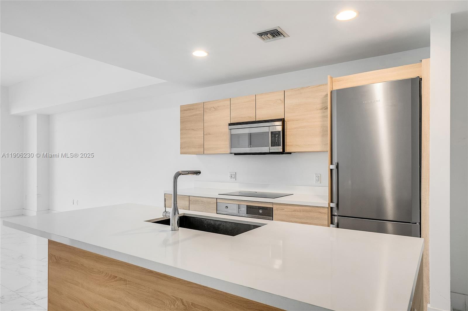 16385 Biscayne Blvd #3202, North Miami Beach FL 33160