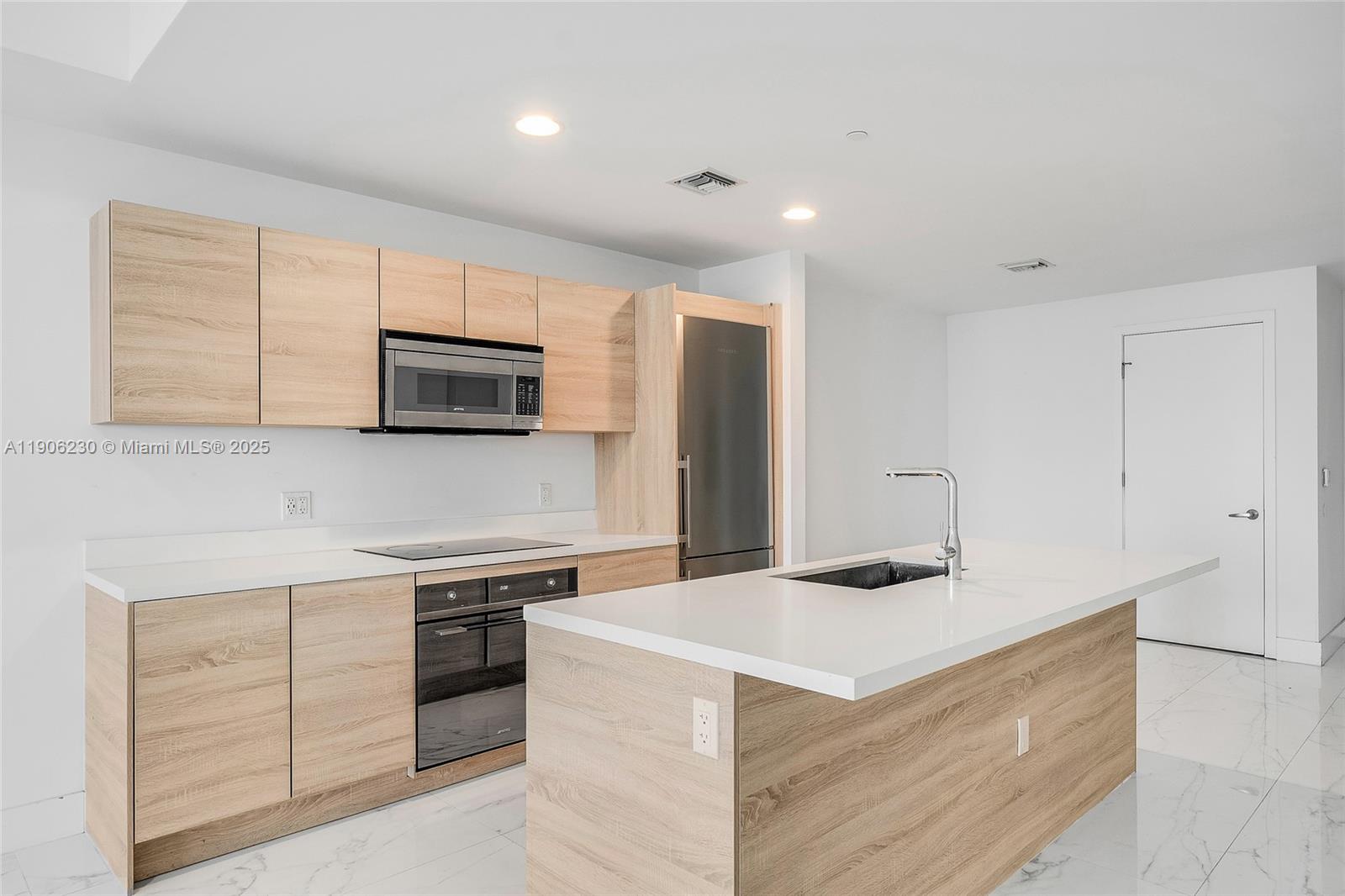 16385 Biscayne Blvd #3202, North Miami Beach FL 33160