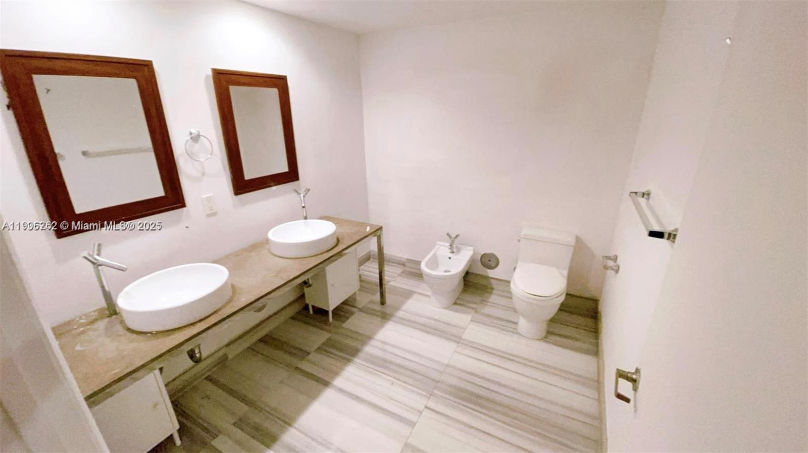 495 Brickell Ave #1606, Miami FL 33131
