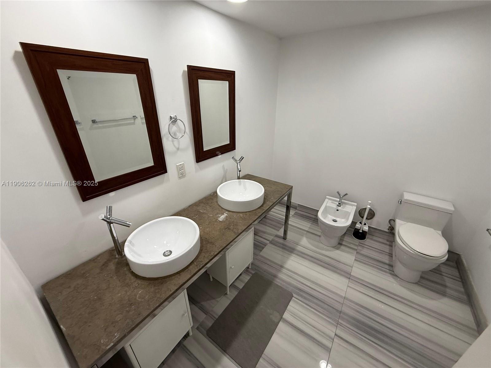 495 Brickell Ave #1606, Miami FL 33131