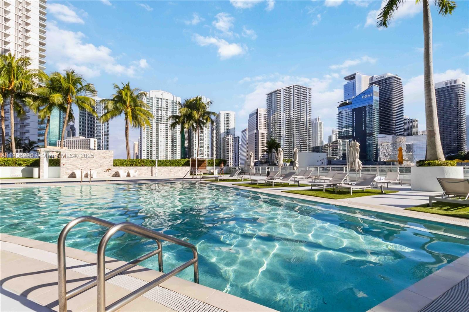 90 SW 3rd St #4305, Miami FL 33130