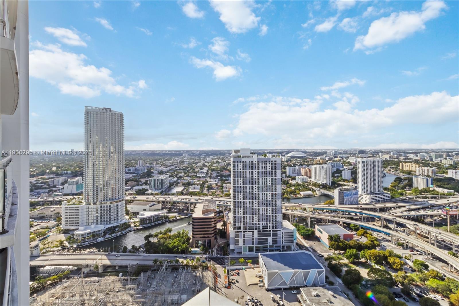 90 SW 3rd St #4305, Miami FL 33130