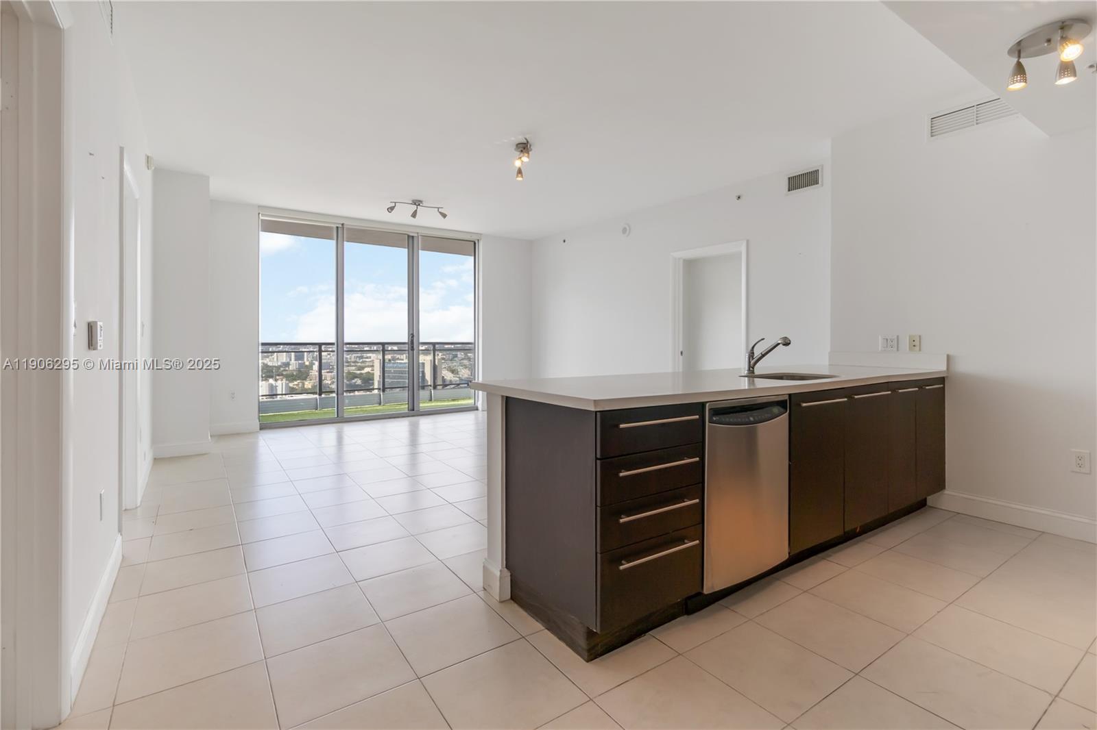 90 SW 3rd St #4305, Miami FL 33130